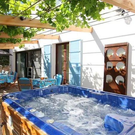 De Prestige Au Coeur D'un Quartier Residentiel ! Villa